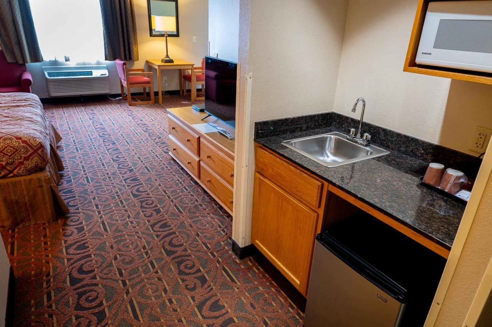 Savanna Inn & Suites Luaran gambar