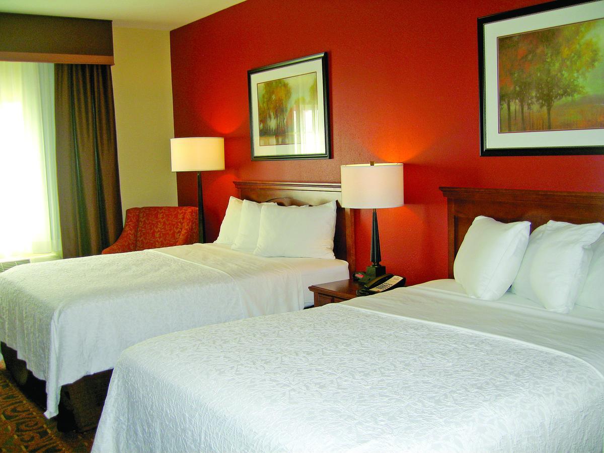 Savanna Inn & Suites Luaran gambar